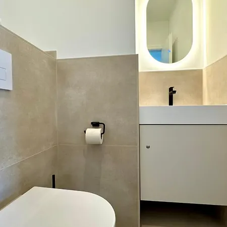I Balkon Mit Jacuzzi I Parkplatz *