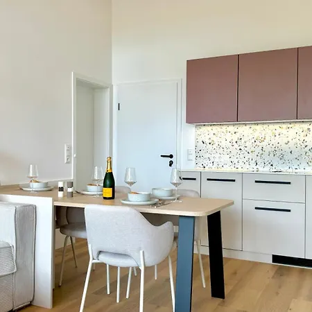 I Balkon Mit Jacuzzi I Parkplatz