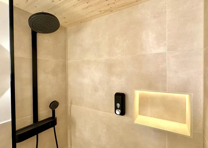 I Jacuzzi I Balkon I Parkplatz I Bio Hof I Tv アパート